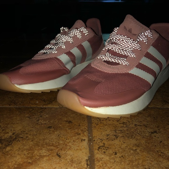 Pink Adidas women’s sneakers - Picture 3 of 4